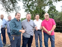 O prefeito de Álvares Florence, Adilson Leite, organizou a festa para receber Carlão Pignatari e os prefeitos de Pontes Gestal (Esmeraldo Cristiano) e de Riolândia (Toninho Santana) fizeram questão de prestigiar  (Foto: Assessoria)