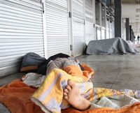 A Prefeitura realiza uma ampla força-tarefa para abordar e direcionar as pessoas em situação de rua (Foto: José Cruz/Agência Brasil)