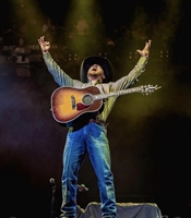 Atração internacional confirmada, Cody Johnson se apresenta no dia 24, sábado, na Festa do Peão de Barretos (Foto: @cambrownvisuals)