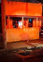 O incêndio teria iniciado por um homem que ateou fogo na casa da ex-companheira (Foto: Divulgação)