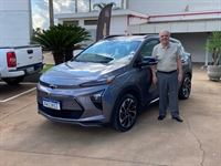 Para o empresário Nelson Augusto Filho, o seu Chevrolet Bolt atende muito bem suas necessidades  (Foto: A Cidade)