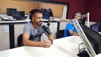 Ricardinho esteve na tarde de ontem nos estúdios da Cidade FM para falar sobre o torneio e os bastidores da Votuporanguense na Série A3 (Foto: A Cidade)