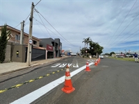 O trânsito na rua Nassif Miguel foi invertido entre as avenidas Emílio Arroyo Hernandes e Mário Pozzobon, no bairro Pozzobon (Foto: Prefeitura de Votuporanga)