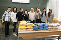 Projeto Solidariedade em Ação da Unifev doa mais de 100kg de alimentos à entidade