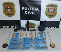A Polícia Civil de Votuporanga, por meio da Dise, prendeu um homem com uma pistola automática (Foto: Divulgação)