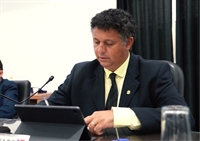 O vereador Nilton Santiago utilizou seu tempo na tribuna da Câmara para enaltecer o trabalho dos agentes de endemias e de saúde (Foto: Assessoria)