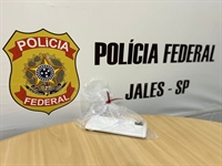 Na casa de um investigado, a Polícia federal apreendeu um celular que será periciado em busca de materiais ilícitos (Foto: PF)