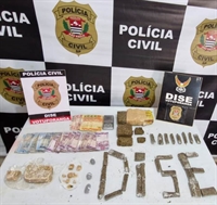 A maconha apreendida após fracionada renderia cerca de 450 porções e o crack após fracionado renderia 1,8 mil porções (Foto: Divulgação)