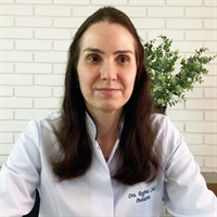 A médica pediatra de Votuporanga, dra. Regina Celi, esclareceu as principais dúvidas e recomendou aos pais que vacinem seus filhos (Foto: SanSaúde)