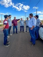 Técnicos da CDHU e da empresa responsável pela construção das casas do desfavelamento visitaram a área para iniciar as obras (Foto: Prefeitura de Votuporanga)