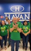 O conhecido empresário Luciano Hang esteve em Votuporanga nesta semana e rasgou elogios à equipe de sua loja, a Havan (Foto: Redes sociais)