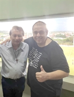 Dalbert Mega foi quem recepcionou o prefeito de Catanduva, Padre Osvaldo de Oliveira Rosa, na partida entre CAV e Catanduva (Foto: Divulgação)