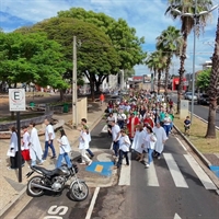 Secretaria de Trânsito montou um esquema especial em razão de procissões, vias sacras e encenação da Paixão de Cristo (Foto: Diocese de Votuporanga)