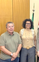 As aparições frequentes de Karina do Carmo, ao lado do deputado Carlão, continuam intrigando as rodas políticas. “Carlão não vai vender barato a indicação para vice”. Quem viver, verá! (Foto: Redes sociais )