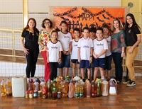 Colégio Unifev destina cerca de 100 litros de óleo para o Lions Clube de Votuporanga