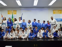 Alunos do Colégio Unifev participam de cerimônia de faixa do Judô