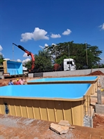 Com investimento de R$ 580 mil, três novas piscinas começaram a ser instaladas pela Prefeitura no CSU (Foto: Prefeitura de Votuporanga)