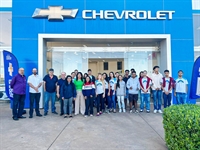  Durante a visita, os alunos tiveram a oportunidade de interagir com profissionais da área (Foto: Divulgação Chevrolet)