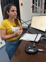 A vereadora Natielle Gama utilizou a tribuna para cobrar mais transparência na tramitação e votação de projetos na Câmara (Foto: Assessoria)