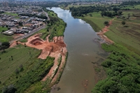 Obras de desassoreamento retiram mais de 44 mil metros cúbicos de areia da Represa Municipal 