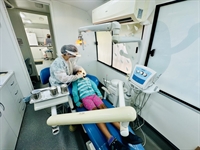 Além das escolas, a unidade móvel realiza procedimentos odontológicos também em instituições sociais e outros locais (Foto: Prefeitura de Votuporanga)