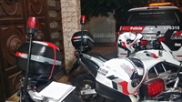 A ROCAM prendeu na noite da última sexta-feiramais um indivíduo com mandado de prisão em aberto pelo crime de furto (Foto: Divulgação/Polícia Militar)