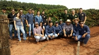 Alunos do curso de Agronomia da Unifev visitam propriedade rural de Cosmorama