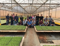 Alunos do curso de Agronomia da Unifev visitam viveiro de mudas em Buritama