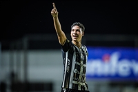A Votuporanguense do zagueiro Amorim entra em campo na noite de hoje (Foto: Pedro Zacchi/Ag. Paulistão)