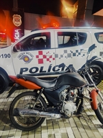  A moto foi apreendida pela PM e o homem, que possuía antecedentes criminais, encaminhado à Central de Polícia Civil em Votuporanga (Foto: Divulgação)