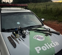 A Polícia Ambiental de Fernandópolis realizou a prisão de dois homens por caça ilegal e porte de arma de fogo (Foto: Divulgação)