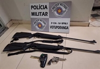 Um motorista foi preso em flagrante e o armamento apreendido pelos policiais que realizaram a ocorrência (Foto: Divulgação)