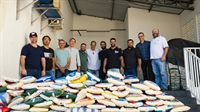 Organizadores do Play Votu Festival realizaram ontem a entrega de mais de duas toneladas de arroz para a Santa Casa (Foto: Santa Casa)