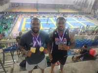 Os irmãos Oliveira conquistaram medalhas no campeonato internacional que ocorreu no Rio de Janeiro (Foto: Divulgação)