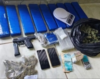  A Polícia realizou a prisão do suspeito e a apreensão das drogas e dos produtos utilizados na comercialização dos entorpecentes (Foto: Reprodução)