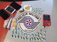 Encaminhados ao Plantão Policial e vão responder pelo crime de Tráfico de drogas e Associação para o Tráfico (Foto: Reprodução)