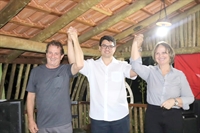 Bruno Arena recebeu no último final de semana a visita de mais três deputados petistas. Na foto ele aparece ao lado de Nilto Tatto e Ana Perugini(Foto: Redes sociais )