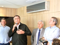 O ex-presidente Jair Bolsonaro foi a Jundiaí para filiar o prefeito da cidade a uma frente de direita para as eleições municipais, que envolve também o Republicanos e o PSD. Dizem que o próximo pode ser o prefeito Jorge Seba  (Foto: Divulgação/PL)