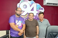 O prefeito de Álvares Florence esteve ontem na rádio Cidade FM  (Foto: A Cidade)