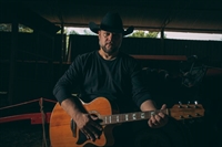 Mateus Rott se apresenta nesta quarta no Bar Dom Pedro em Votuporanga com o maior show de country music do Brasil