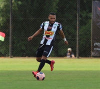 O atacante João Marcos chega como reforço ao CAV para a partida que poderá garantir a classificação para a segunda etapa do torneio  (Foto: Rafael Bento/CAV)