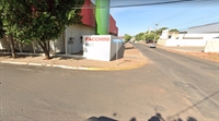 Mais um motociclista foi socorrido em estado grave após bater em um caminhão na madrugada de ontem em Votuporanga (Foto: Reprodução)