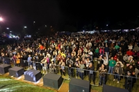Toni Garrido aquece noite fria no Fliv e levanta o público no Parque da Cultura