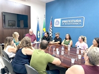 Após se reunir com representantes dos professores e do Sindicato, Jorge Seba enviou o projeto que foi aprovado pela Câmara (Foto: Prefeitura de Votuporanga)