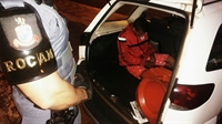 A equipe da ROCAM deteve dois indivíduos com mandado de prisão em aberto pelo crime de tráfico de drogas Foto: Divulgação/Polícia Militar 