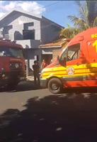 O Corpo de Bombeiros foi acionado e conseguiu controlar as chamas, antes que se alastrassem para os demais cômodos do sobrado (Foto: Reprodução)