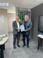 O prefeito Jorge Seba se reuniu com o presidente da CDHU Reinaldo Iapequino para cobrar agilidade nas obras de desfavelamento (Foto: Assessoria)