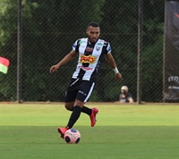 A Votuporanguense anunciou ontem pela manhã o retorno do atacante João Marcos para o jogo contra o Rio Preto (Foto: Rafael Bento/CAV)