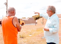O prefeito Jorge Seba e seu vice, Cabo Valter, estiveram ontem nos bairros Residencial Noroeste e Monte Verde para ouvir a população   (Foto: Assessoria)