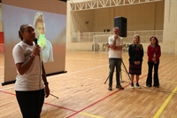 A goleira Bárbara esteve em Votuporanga na quarta e conversou com jovens da cidade (Foto: Prefeitura de Votuporanga)